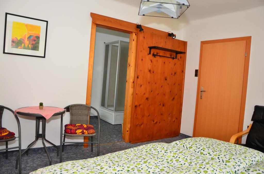 Haus Dachstein Schnitzer Hotel Eben Im Pongau Værelse billede